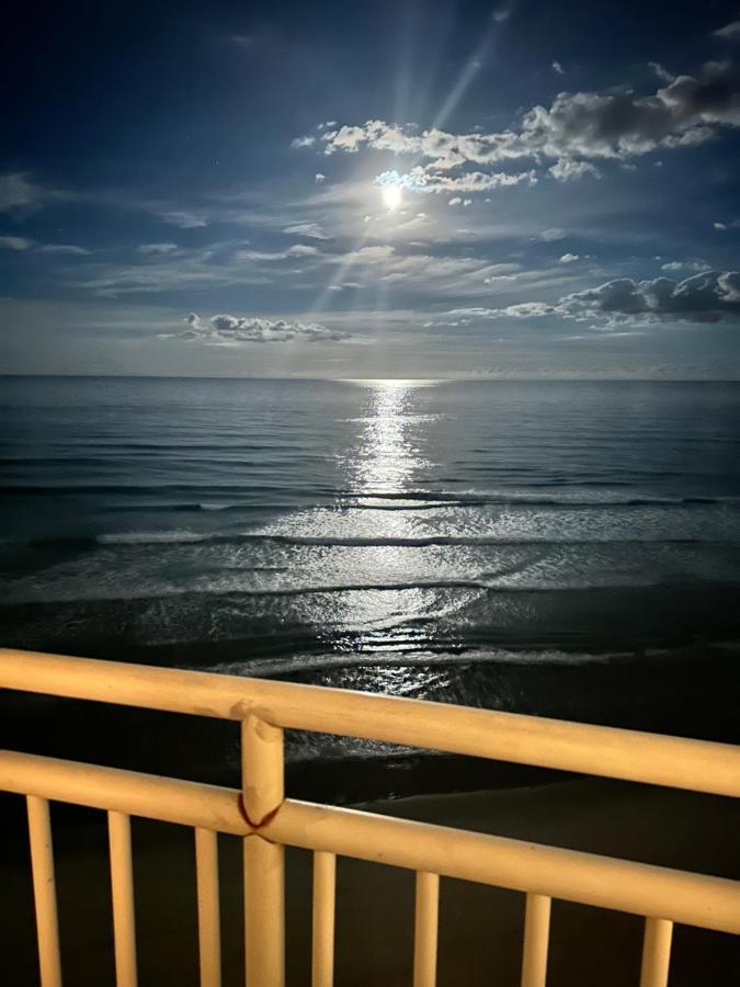 Beach Oasis 704 Lovely Daytona Ocean Front For 5 Sleeps Up To 12 Daytona Beach Esterno foto